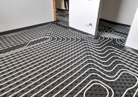 Pourquoi choisir un plancher chauffant et comment l'installer ?